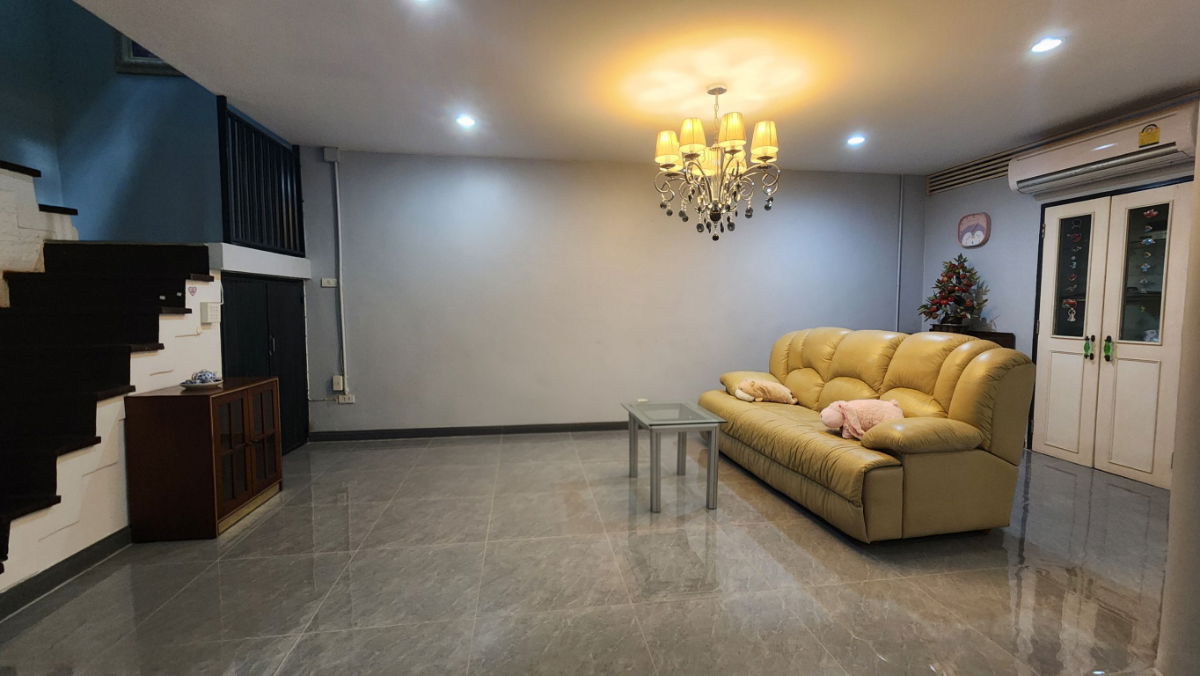 รูป ขายตึกแถวรีโนเวทใหม่ 4 ชั้นครึ่ง 2 คูหา เซนต์หลุยส์ 3 สาทร จันทน์ 18/7 แยก 17 - รูปที่ 3/17