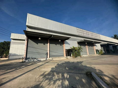 Warehouse for rent, located next to the motorway in Bang Phra, Chonburi.