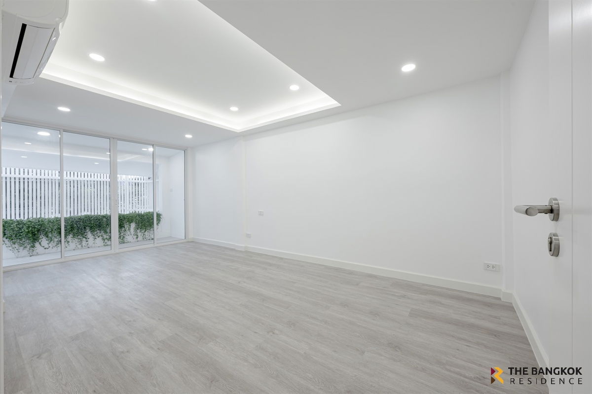 รูป 🎯ทาวน์โฮม3 ชั้น รีโนเวทใหม่ ฟีล Private Café Exclusive หลังเดียวเท่านั้น ทำเลทองหล่อ-เอกมัย - รูปที่ 6/20