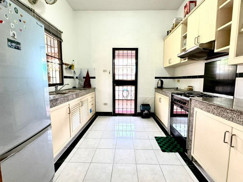 picture Single-Storey House for Sale in East Pattaya - 6/12