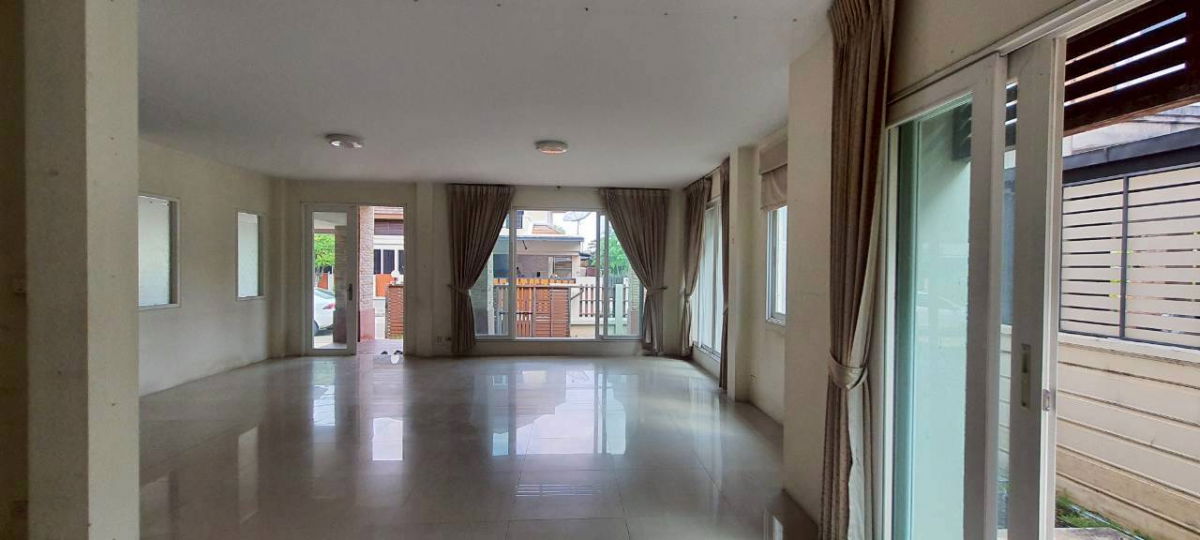 รูป ขายด่วน! บ้านเดี่ยว หมู่บ้าน เศรณีรายา 1 (Serranee Raya 1)  เพียง 6,990,000 บาท บ้านเดี่ยว 2 ชั้น 3 ห้องนอน 3 ห้องน้ำ 1 ห้องครัว จอดรถในบ้านได้ 2 คัน - รูปที่ 21/41