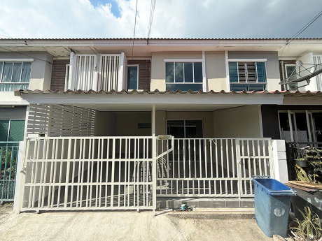 Newly renovated townhouses, Pruksa Ville 43, Bang Kruai, Nonthaburi.
