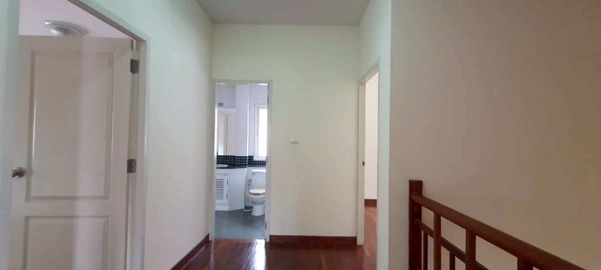 รูป ขายด่วน! บ้านเดี่ยว หมู่บ้าน เศรณีรายา 1 (Serranee Raya 1)  เพียง 6,990,000 บาท บ้านเดี่ยว 2 ชั้น 3 ห้องนอน 3 ห้องน้ำ 1 ห้องครัว จอดรถในบ้านได้ 2 คัน - รูปที่ 5/41