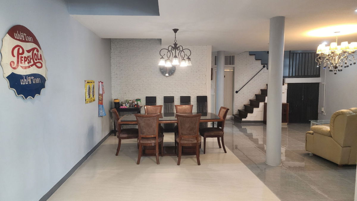 รูป ขายตึกแถวรีโนเวทใหม่ 4 ชั้นครึ่ง 2 คูหา เซนต์หลุยส์ 3 สาทร จันทน์ 18/7 แยก 17 - รูปที่ 2/17