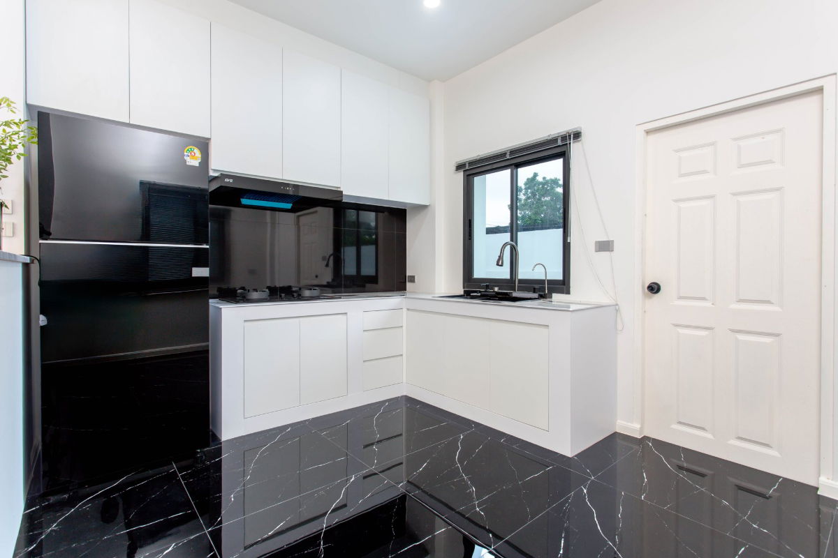 รูป ขายบ้านเดี่ยวชั้นเดียว ใกล้ทะเลจอมเทียน พร้อมเฟอร์นิเจอร์ พร้อมเข้าอยู่ ราคาเพียง 5.49 ล้านบาท! - รูปที่ 3/30