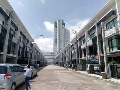 ทาวน์โฮมให้เช่า : Townhome for Rent: Plex Bangna Near BTS Bangna