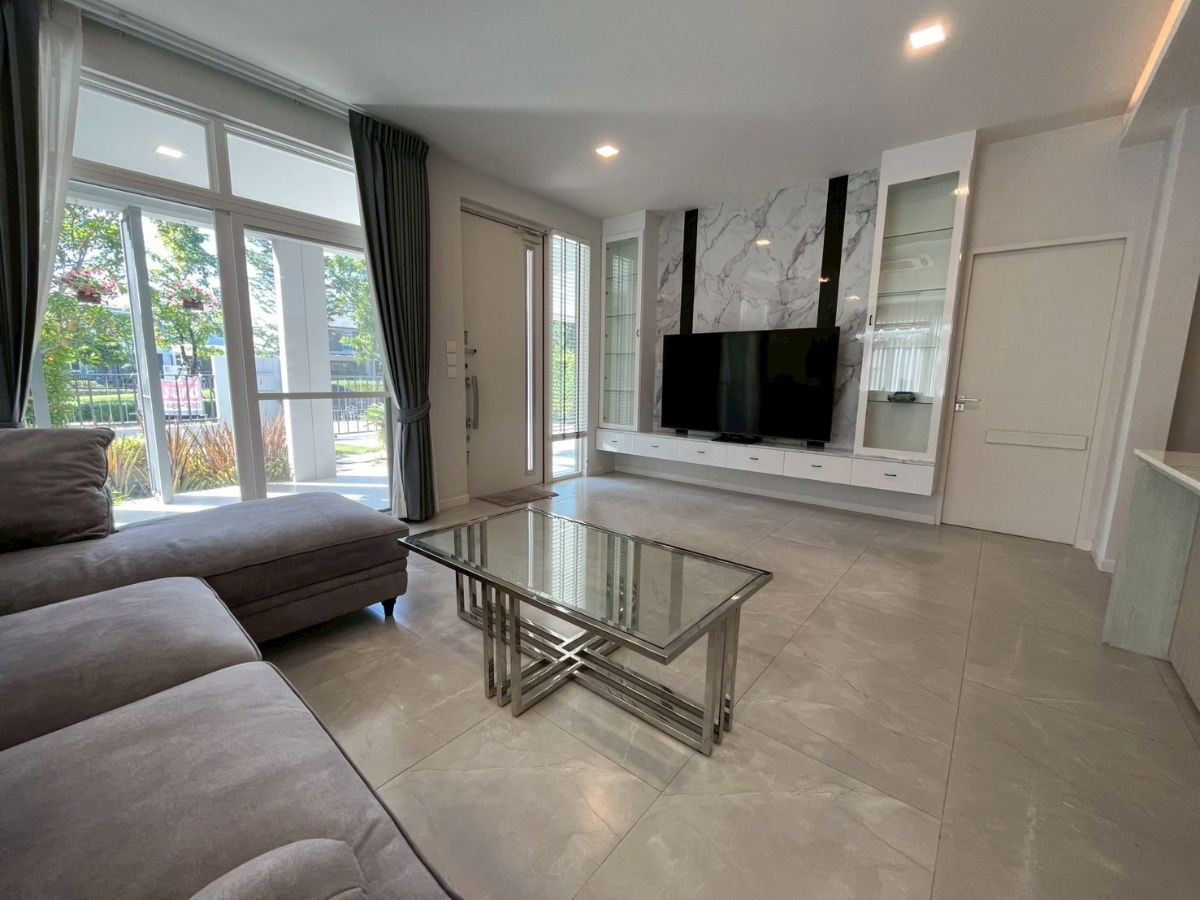 รูป บ้านเดี่ยว 2 ชั้น Mantana 2 Motorway | 4 นอน 6 จอด | 286 ตร.ม. | ใกล้ New Krungthepkreetha - รูปที่ 7/11