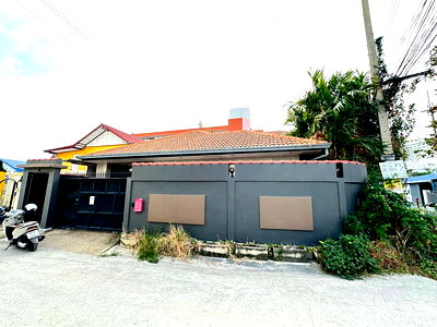 Houses for rent Thappraya Road : For Rent Jomtien Palace Village 4 Bedrooms 4 Bathrooms