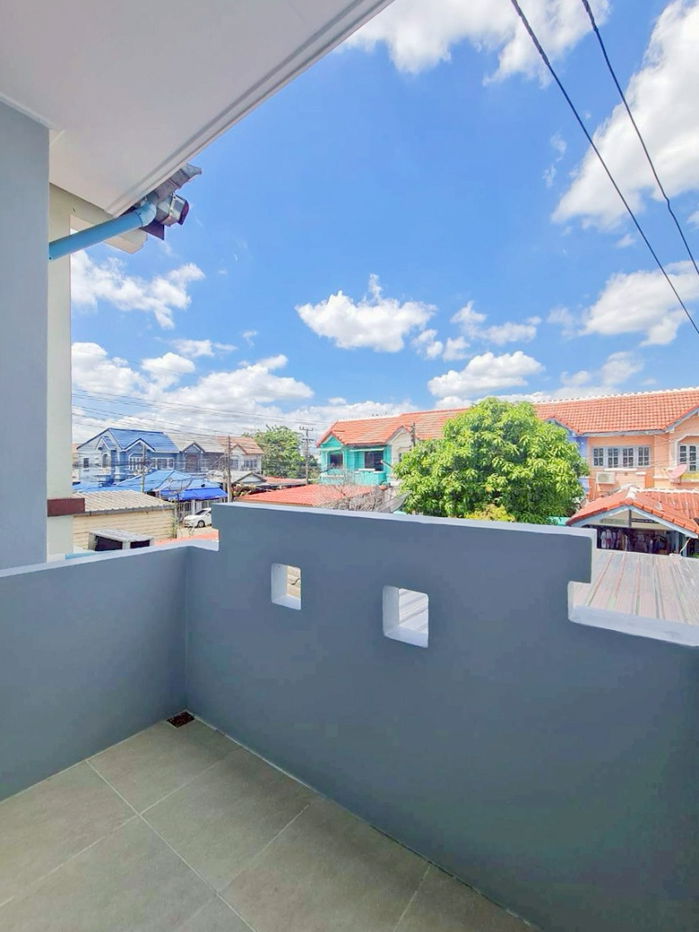 รูป ใกล้ Market Village และสวนสนุก ทำเลดีเดินทางไปฟิวเจอร์พาร์คเพียง 15 นาที ใกล้สถานศึกษาชั้นนำเพียบ คุ้มค่าทั้งอยู่อาศัยและลงทุน ราคาดีที่สุดในย่านนี้  - รูปที่ 9/14