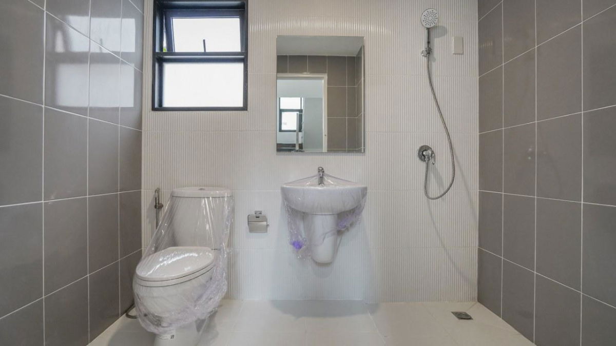 รูป บ้านหลังมุมพื้นที่เยอะ 232 ตร.ม. ตกแต่งใหม่สไตล์มินิมอล เลียบคลองประปา จ่ายแค่ 5.79 ลบ. ได้บ้านไซส์ใหญ่ 4 ห้องนอน จอดรถได้ 2 คัน คุ้มค่าแก่การลงทุน - รูปที่ 13/15