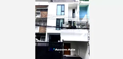 เช่าทาวน์โฮม กรุงเทพมหานคร : 🔼🔽 AccomA 📩 Pet friendly 3 BR Townhouse in Si Lom (AA33103)