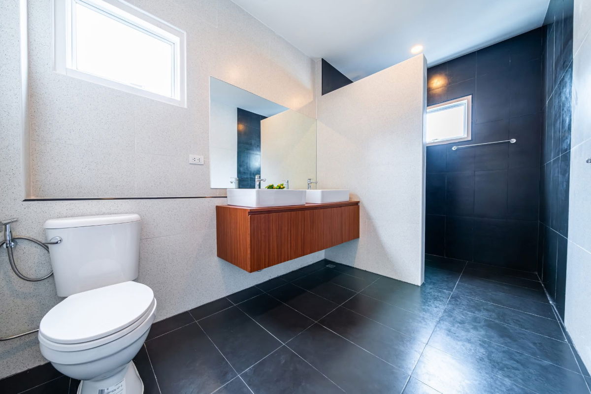 รูป พูลวิลล่า 2 ชั้น สำหรับขาย ในพัทยา – ย่านพระตำหนัก/เทพประสิทธิ์ ทำเลดีเยี่ยม ใกล้ทะเล ห้างสรรพสินค้า ตลาด และแหล่งไลฟ์สไตล์มากมาย - รูปที่ 28/32