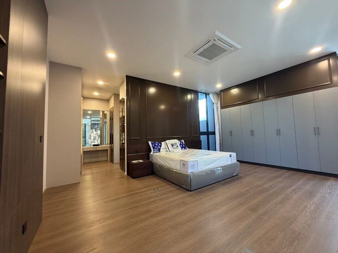 5-bed house for rent, 750 sqm, 150 sq wah, VIVE New Krungthep Kreetha