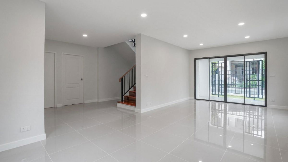 รูป บ้านหลังมุมพื้นที่เยอะ 232 ตร.ม. ตกแต่งใหม่สไตล์มินิมอล เลียบคลองประปา จ่ายแค่ 5.79 ลบ. ได้บ้านไซส์ใหญ่ 4 ห้องนอน จอดรถได้ 2 คัน คุ้มค่าแก่การลงทุน - รูปที่ 5/15