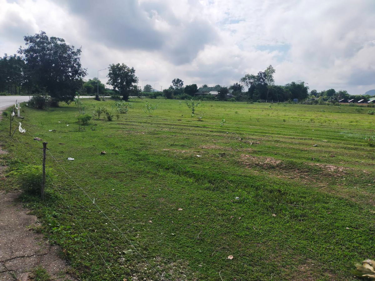 รูป ขายที่ดินสวย ราคาถูก ต.ปากช่อง อ.จอมบึง จ.ราชบุรี 12 ไร่, 1 งาน, 49.1 ตร.ว. - รูปที่ 3/6