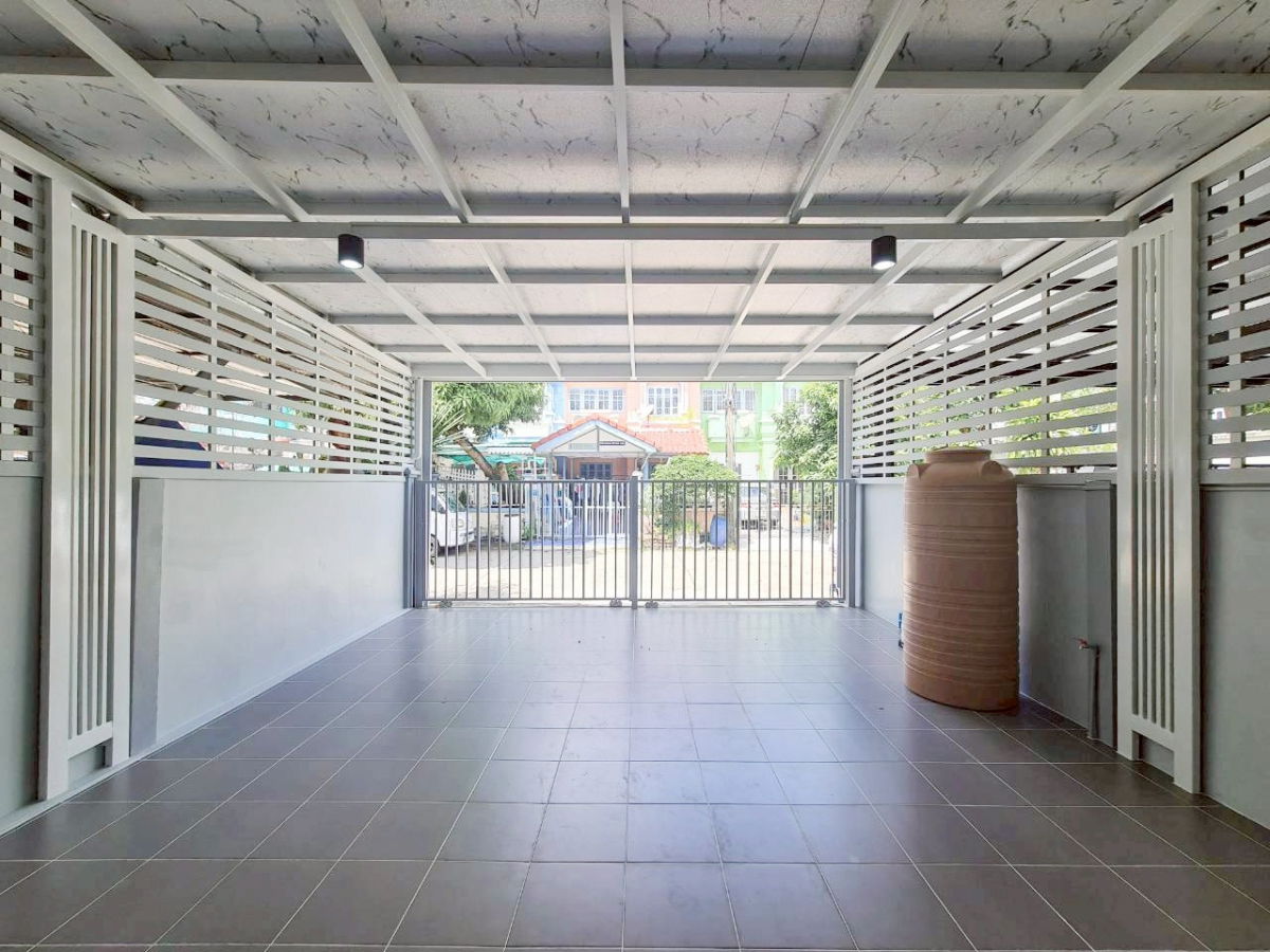 รูป ใกล้ Market Village และสวนสนุก ทำเลดีเดินทางไปฟิวเจอร์พาร์คเพียง 15 นาที ใกล้สถานศึกษาชั้นนำเพียบ คุ้มค่าทั้งอยู่อาศัยและลงทุน ราคาดีที่สุดในย่านนี้  - รูปที่ 3/14