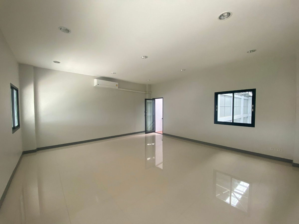 รูป ให้เช่าโกดังปทุมธานี คลอง1 ใกล้ตลาดไท เริ่มต้น 400 ตรม. - รูปที่ 10/11