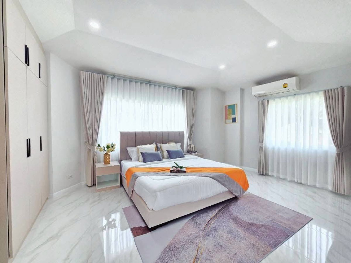 รูป ขายพูลวิลล่า เฟอร์นิเจอร์ Built-in ทั้งหลัง พิกัดเขาน้อยพัทยา | สระว่ายน้ำส่วนตัว | หิ้วกระเป๋าเข้าอยู่ได้เลย - รูปที่ 8/21