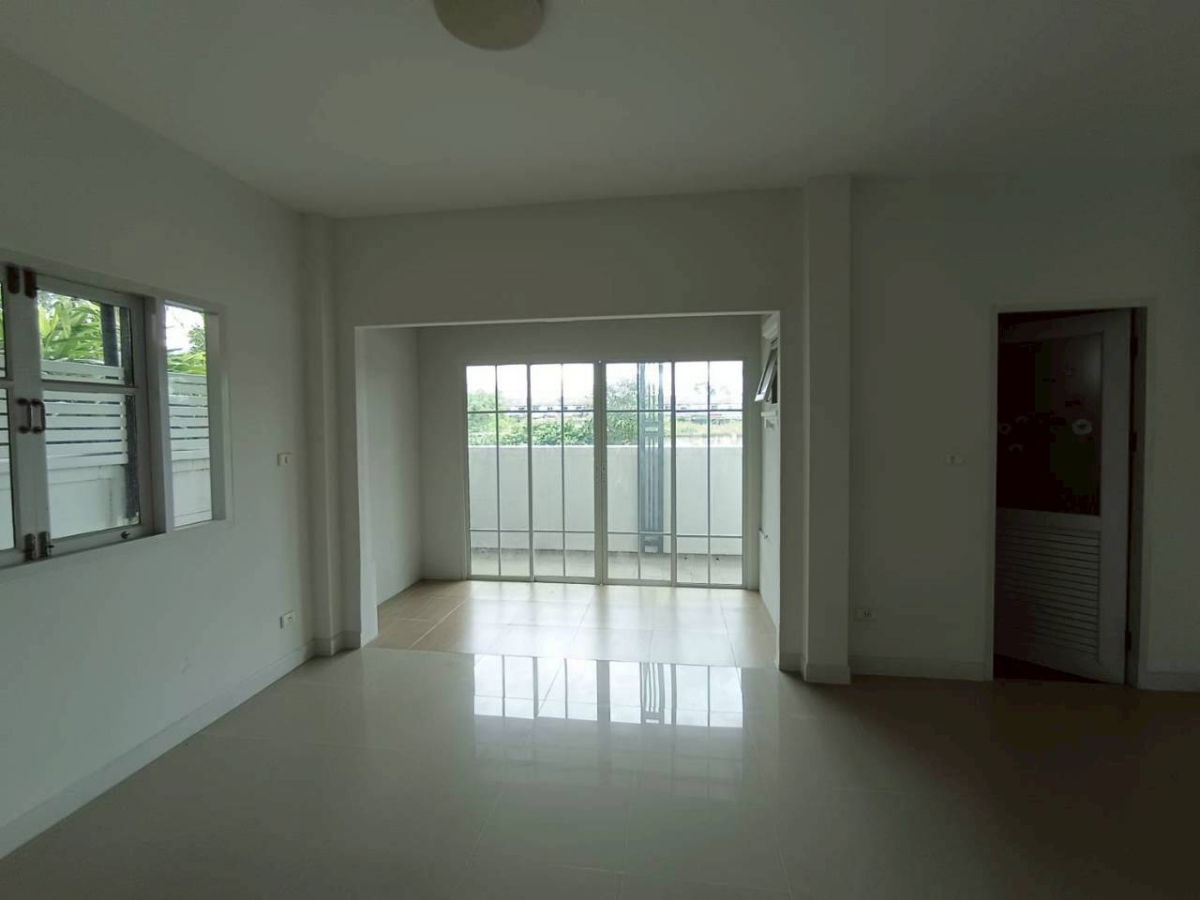 รูป ขายบ้านเดี่ยว 2 ชั้น หลังมุม หมู่บ้านปิยวรารมย์ 4 สภาพสวยใหม่ ไม่เคยมีคนอยู่ บรรยากาศเงียบสงบ ร่มรื่น - รูปที่ 11/15