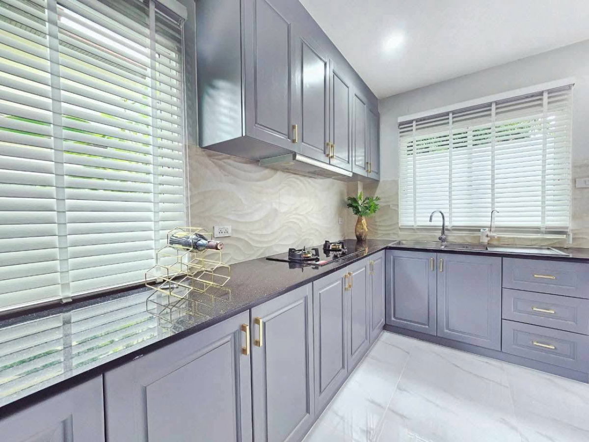 รูป ขายพูลวิลล่า เฟอร์นิเจอร์ Built-in ทั้งหลัง พิกัดเขาน้อยพัทยา | สระว่ายน้ำส่วนตัว | หิ้วกระเป๋าเข้าอยู่ได้เลย - รูปที่ 13/21