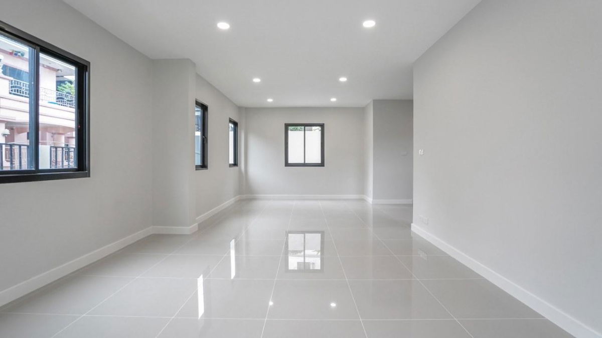 รูป บ้านหลังมุมพื้นที่เยอะ 232 ตร.ม. ตกแต่งใหม่สไตล์มินิมอล เลียบคลองประปา จ่ายแค่ 5.79 ลบ. ได้บ้านไซส์ใหญ่ 4 ห้องนอน จอดรถได้ 2 คัน คุ้มค่าแก่การลงทุน - รูปที่ 3/15