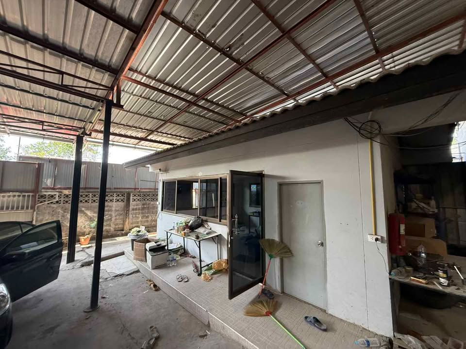 picture rent warehouse area 450 sqm. at Soi NaKornLung8 - 11/12