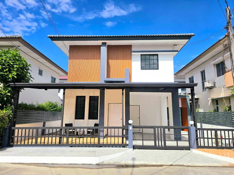 🏡 For Sale: Renovated 2-Storey Single House 📍 🦁 Near Safari World ✨ Move-in Ready | Great Location | Convenient Transportation