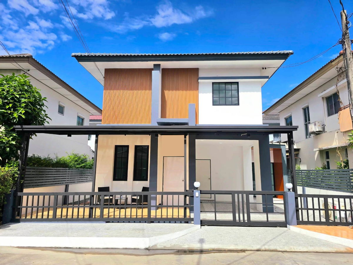 รูป 🏡 ขายบ้านเดี่ยว 2 ชั้น รีโนเวทใหม่   📍 🦁 ใกล้ ซาฟารีเวิลด์   ✨ พร้อมเข้าอยู่ ทำเลดี เดินทางสะดวก - รูปที่ 1/16