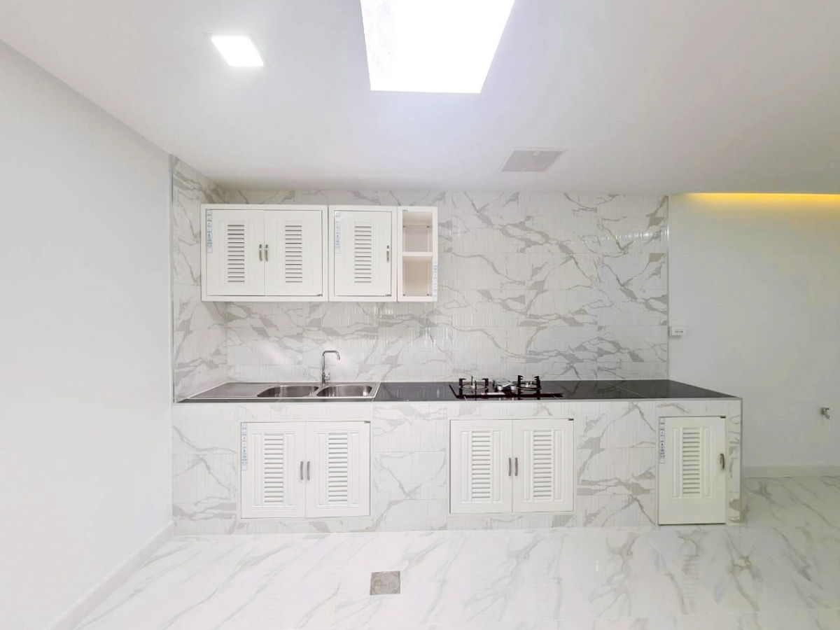 รูป ใกล้ Market Village และสวนสนุก ทำเลดีเดินทางไปฟิวเจอร์พาร์คเพียง 15 นาที ใกล้สถานศึกษาชั้นนำเพียบ คุ้มค่าทั้งอยู่อาศัยและลงทุน ราคาดีที่สุดในย่านนี้  - รูปที่ 10/14