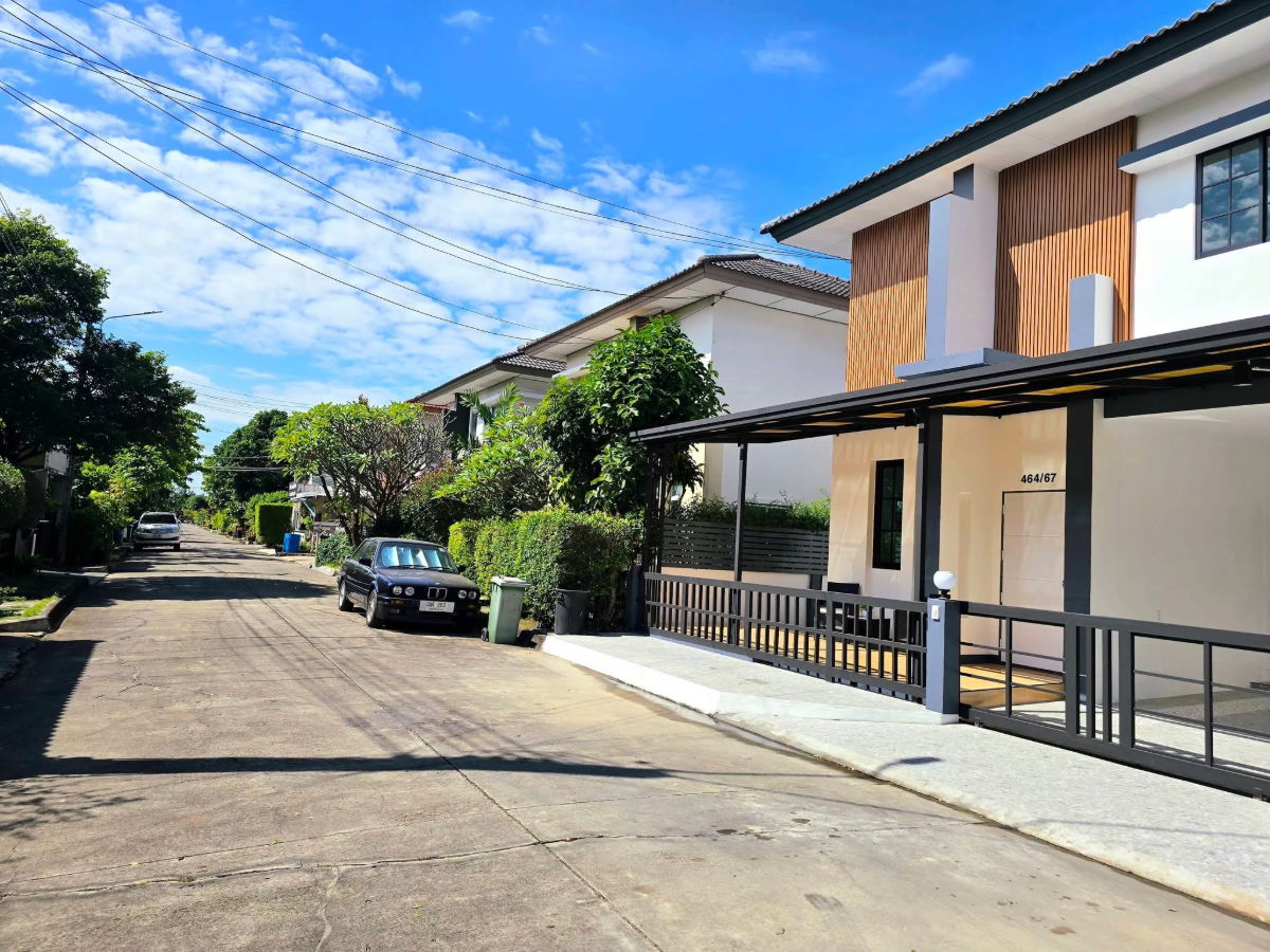 รูป 🏡 ขายบ้านเดี่ยว 2 ชั้น รีโนเวทใหม่   📍 🦁 ใกล้ ซาฟารีเวิลด์   ✨ พร้อมเข้าอยู่ ทำเลดี เดินทางสะดวก - รูปที่ 2/16