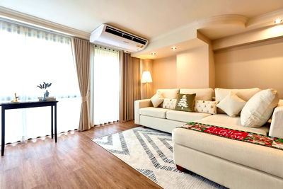 Condos for sale 700 Year Sports Arena Chiang Mai : Condo for sale with   3 bedrooms, 2 bathrooms and   1 kitchen.   