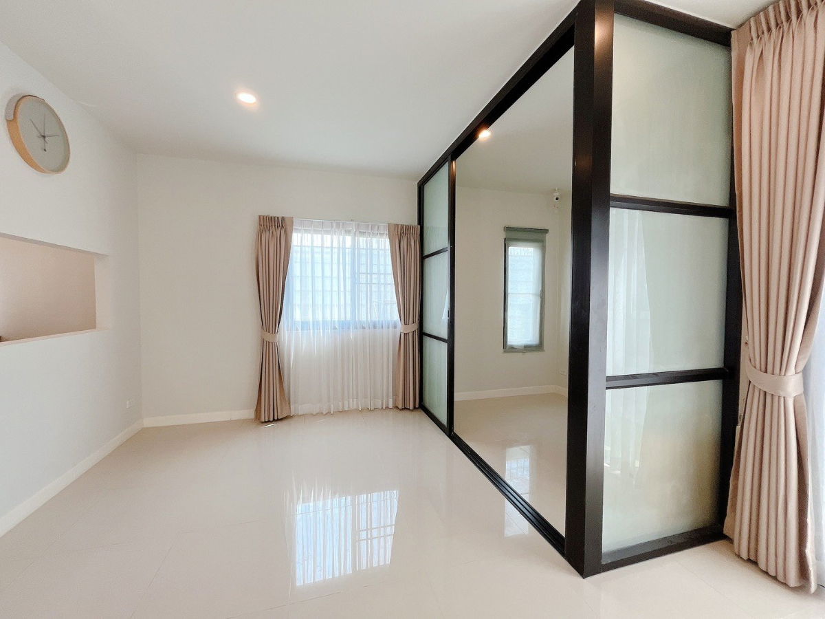 รูป ปล่อยเช่า!! บ้านสไตล์อังกฤษเรียบหรู พร้อมสังคมคุณภาพ โครงการ บริทาเนีย บางนา-สุวรรณภูมิ กม.26 หมู่บ้านหรู แต่งครบ ตอบโจทย์ทุกไลฟ์สไตล์ - รูปที่ 6/20