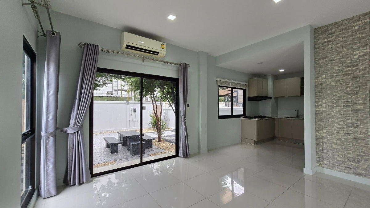 รูป UV01892 - Villa Albero Rama 9 - Srinakarin - รูปที่ 2/11