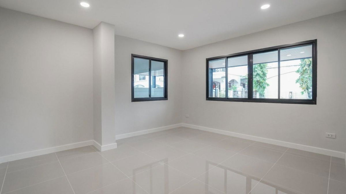 รูป บ้านหลังมุมพื้นที่เยอะ 232 ตร.ม. ตกแต่งใหม่สไตล์มินิมอล เลียบคลองประปา จ่ายแค่ 5.79 ลบ. ได้บ้านไซส์ใหญ่ 4 ห้องนอน จอดรถได้ 2 คัน คุ้มค่าแก่การลงทุน - รูปที่ 6/15