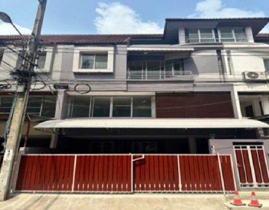 รูป ให้เช่าทาวน์โฮม 4 ชั้น หลังใหญ่ หมู่บ้านสินธานี รัชดา ลาดพร้าว / ซอยลาดพร้าว 80 / อยู่อาศัย หรือ เป็นสำนักงาน จดบริษัทได้ - รูปที่ 8/15