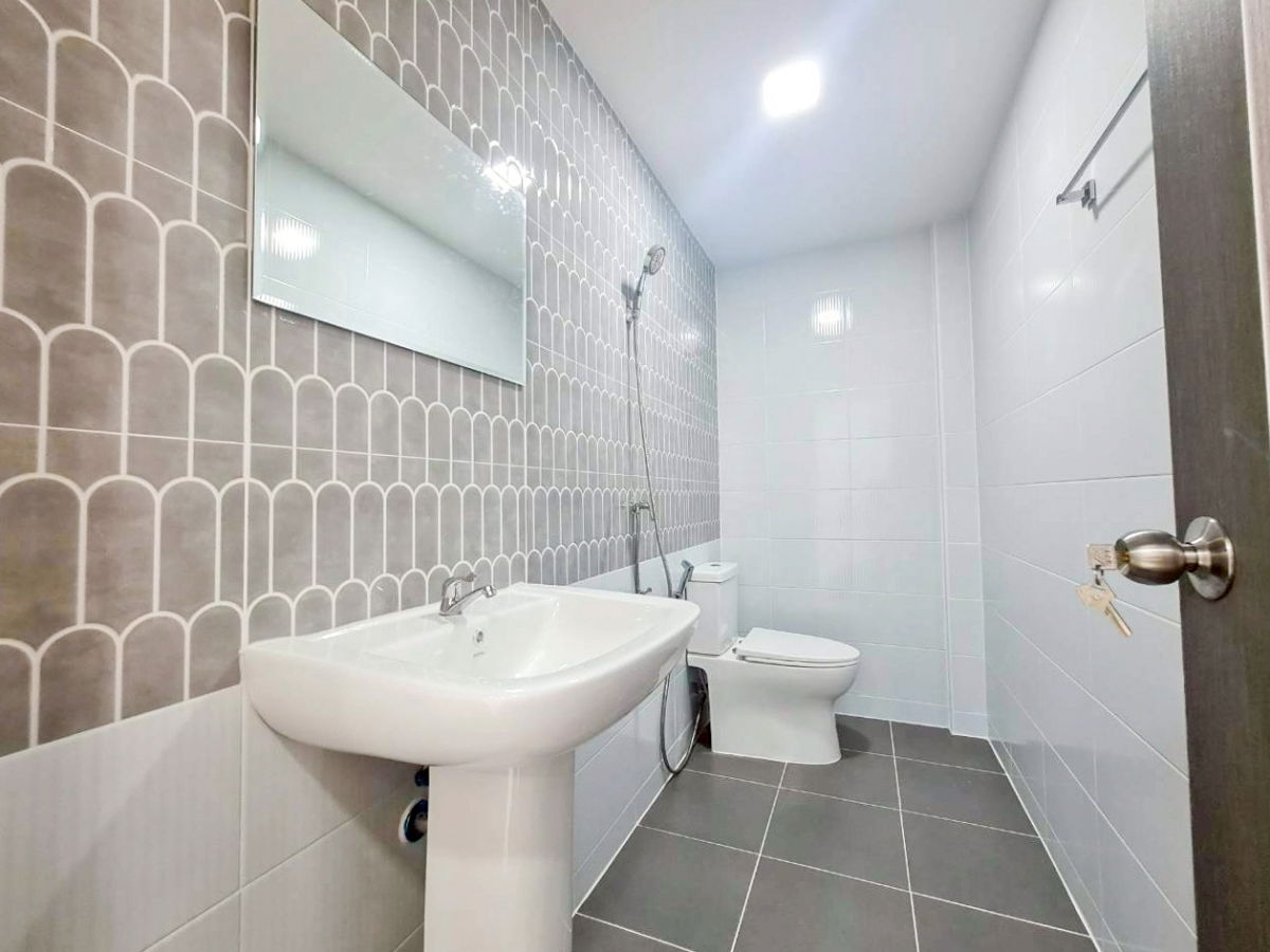 รูป ใกล้ Market Village และสวนสนุก ทำเลดีเดินทางไปฟิวเจอร์พาร์คเพียง 15 นาที ใกล้สถานศึกษาชั้นนำเพียบ คุ้มค่าทั้งอยู่อาศัยและลงทุน ราคาดีที่สุดในย่านนี้  - รูปที่ 14/14