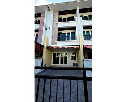 เช่าทาวน์โฮม เขตวังทองหลาง : Call : 084-629-7891 บ้านกลางเมือง เอสเซ้นส์ พระราม 9-ลาดพร้าว ทาวน์โฮม 3 ชั้น 22 ตารางวา 3 ห้องนอน 3 ห้องน้ำ ใกล้รถไฟฟ้าสีเหลือง ลาดพร้าว 71