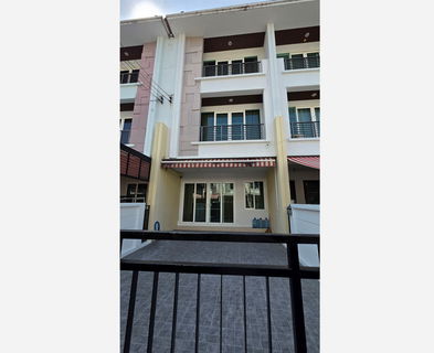 รูปภาพ Call : 084-629-7891 บ้านกลางเมือง เอสเซ้นส์ พระราม 9-ลาดพร้าว ทาวน์โฮม 3 ชั้น 22 ตารางวา 3 ห้องนอน 3 ห้องน้ำ ใกล้รถไฟฟ้าสีเหลือง ลาดพร้าว 71