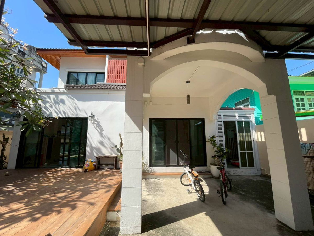 รูป 🏡 ขายบ้านเดี่ยวหลังใหญ่ 2 ชั้น ใกล้สนามบินดอนเมือง ✈️ ✨ มีสระว่ายน้ำในตัวบ้าน 🚆 ใกล้ BTS คูคต - รูปที่ 2/12