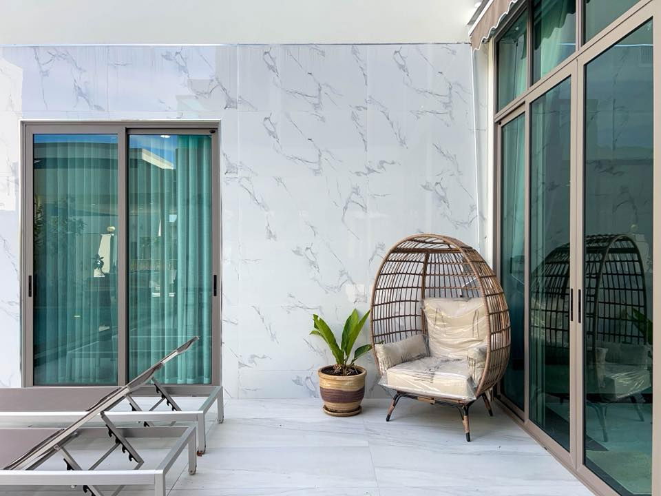 รูป ขายบ้านหรูพัทยา ทำเลทอง ใกล้อ่างเก็บน้ำมาบประชัน ที่สุดของความเป็นส่วนตัว ดีไซน์ทันสมัย ตอบโจทย์ไลฟ์สไตล์ไฮเอนด์ - รูปที่ 30/35