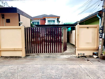 Houses for sale Don Mueang Station : 🏡 Single Detached Big House for Sale – Near Don Mueang Airport ✈️ ✨ Private Swimming Pool Inside the House 🚆 Close to BTS Khu Khot