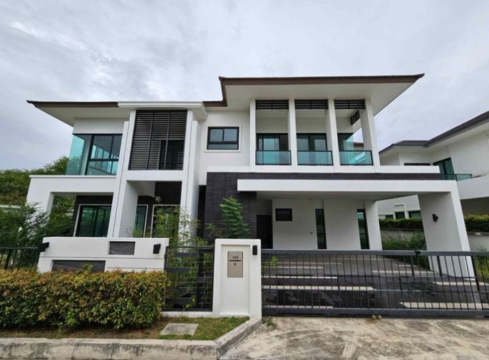 บ้านเดี่ยวมือสองหลังใหญ่ โครงการ มบ.คาซาลูนา เมสโต  ชลบุรี 