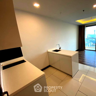 ขายคอนโด : คอนโด 1-ห้องนอน ที่ เดอะ พีค ทาวเวอร์ ใกล้ ถนนพระตำหนัก พัทยา (ID 813588)