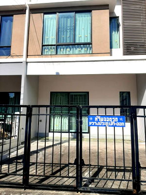 Townhouses for rent Nonthaburi : Townhome for Rent at Modi Villa Bangbuatong
