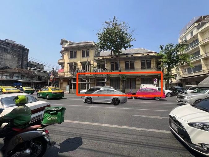🏮 Retail Space for Rent – 186 sq.m. | Yaowarat (Chinatown), Bangkok Prime corner unit at a major intersection, one of the best locations in Yaowarat
