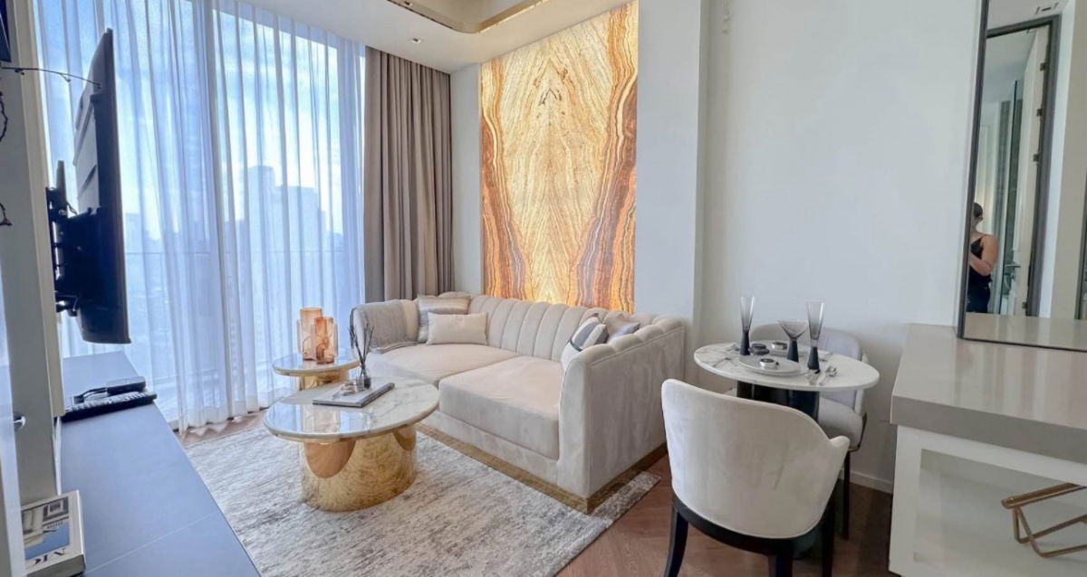 รูป ST445 ปล่อยเช่า คอนโดลักชัวรีใจกลางชิดลม 28 Chidlom (ทเวนตี้เอท ชิดลม) ห้องใหม่ ตกแต่งเสร็จ พร้อมเข้าอยู่ - รูปที่ 2/9