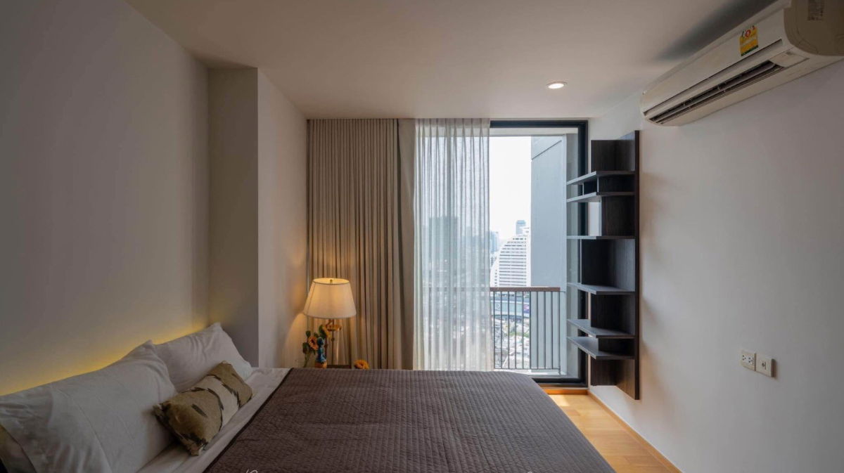 picture Noble Revo                 Silom - 3/5