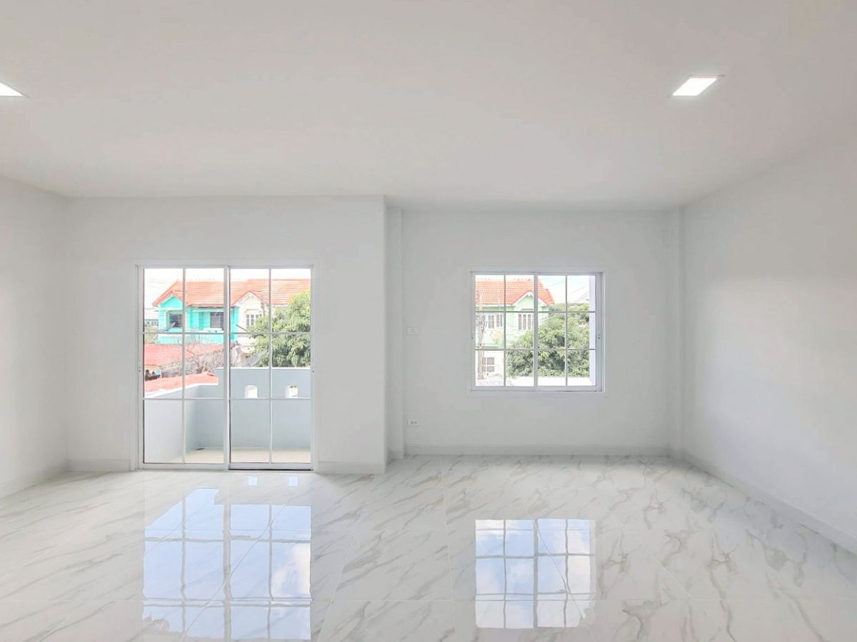 รูป ใกล้ Market Village และสวนสนุก ทำเลดีเดินทางไปฟิวเจอร์พาร์คเพียง 15 นาที ใกล้สถานศึกษาชั้นนำเพียบ คุ้มค่าทั้งอยู่อาศัยและลงทุน ราคาดีที่สุดในย่านนี้  - รูปที่ 7/14