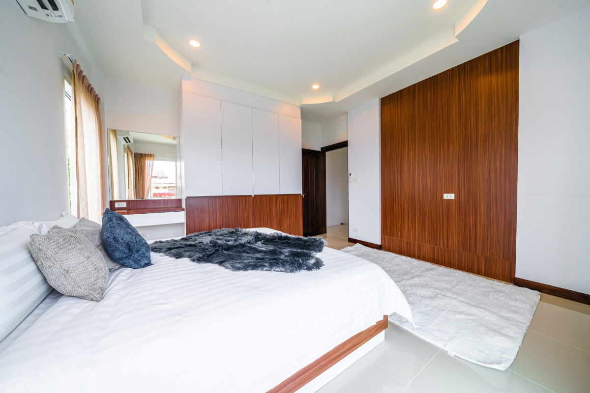 รูป พูลวิลล่า 2 ชั้น สำหรับขาย ในพัทยา – ย่านพระตำหนัก/เทพประสิทธิ์ ทำเลดีเยี่ยม ใกล้ทะเล ห้างสรรพสินค้า ตลาด และแหล่งไลฟ์สไตล์มากมาย - รูปที่ 17/32