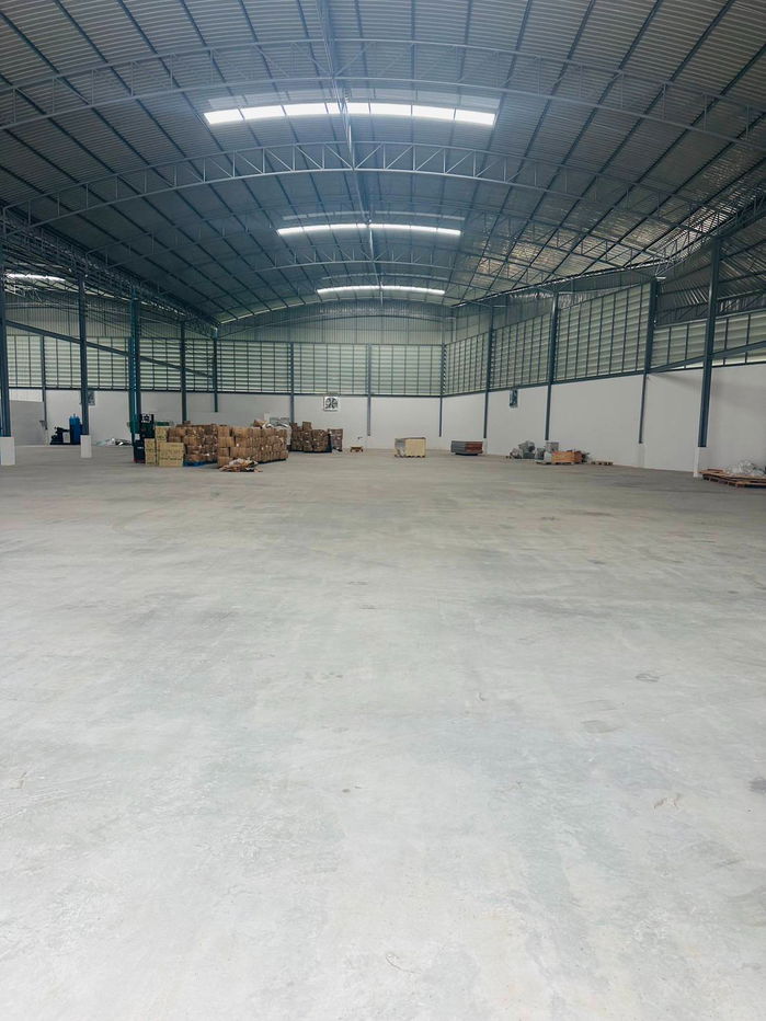 รูป  ให้เช่า โรงงานสร้างใหม่ พื้นที่ใช้สอย 2,000 ตรม. โครงสร้างแข็งแรง หลังคาสูง โปร่ง รถใหญ่เข้า–ออกสะดวก - รูปที่ 3/5